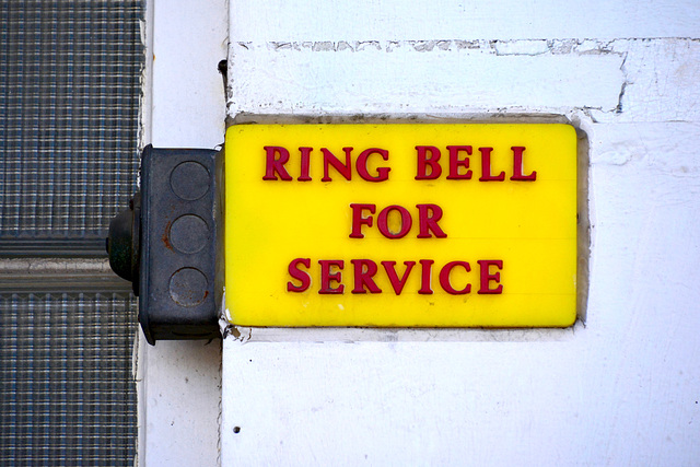 USA 2016 – Portland OR – Ring bell for service