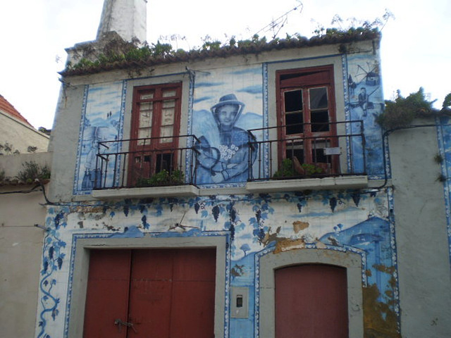 Mural creating the illusion of tiles.