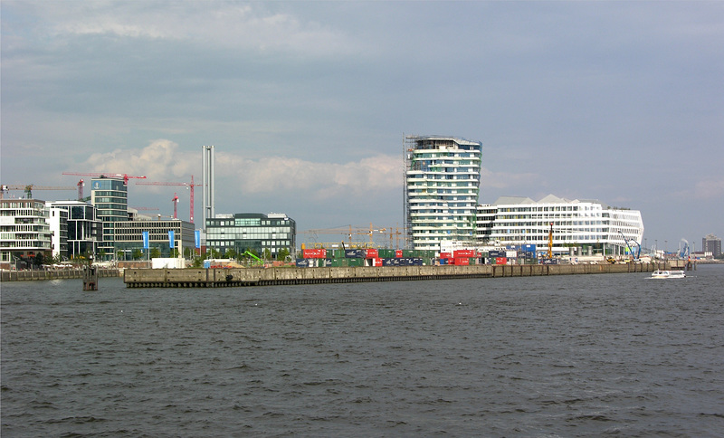 Grasbrookhafen mit Marco Polo-Wohnturm und Unilever-Zentrale