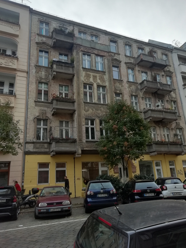 Nur noch der Stuck an der Fassade