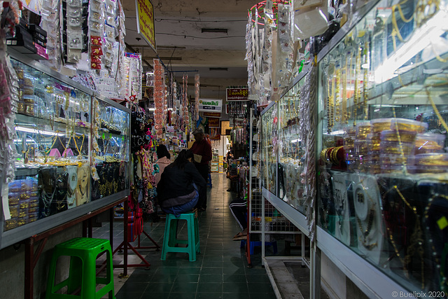 in den Markthallen vom Myoma Market in Sagaing (©Buelipix)