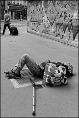Scène de rue ordinaire au centre de Paris