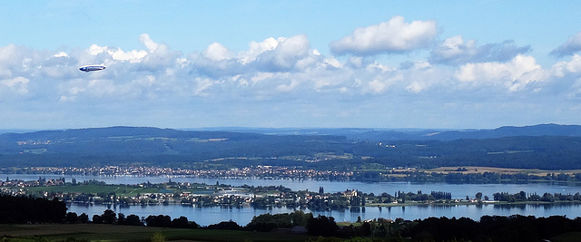 Zeppelin NT über der Insel Reichenau