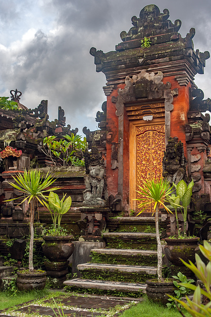 Private Paduraksa gate