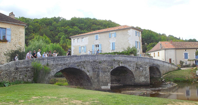 Pont médiéval à St Jean de Côle le soir