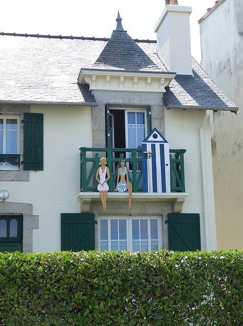 tiens du monde au balcon