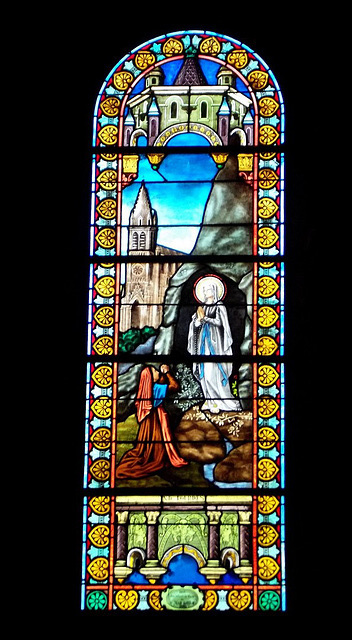 Vitrail de l'église (Romane) de St Jean de Côle (Périgord vert)