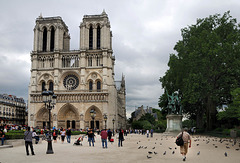 Cathédrale "Notre Dame" photographiée en juin 2009 (Paris, France)