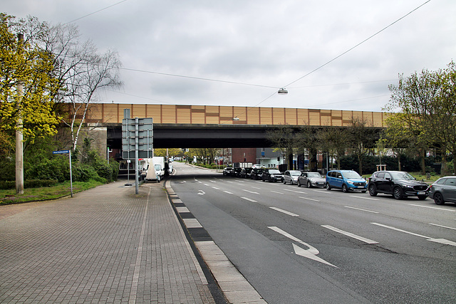 Teutoburger Straße mit Autobahnbrücke der A516 (Oberhausen-Sterkrade) / 15.04.2023