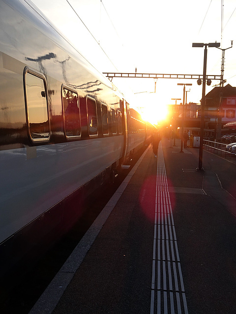 Sonnenuntergang am Bahnhof Solothurn