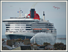 Le Queen Mary 2 est arrivé ce matin ..........Bon vendredi mes ami(e)s / HFF/❤️