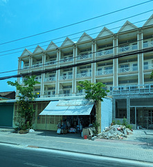 Architecture garnie en balcons / Architecture with balconies