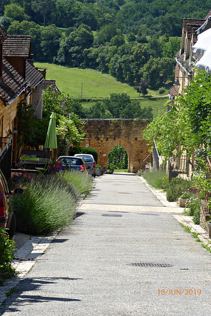 la plus petite porte de DOMME