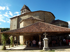 Eglise et Halle de St Jean de Côle (Périgord vert)
