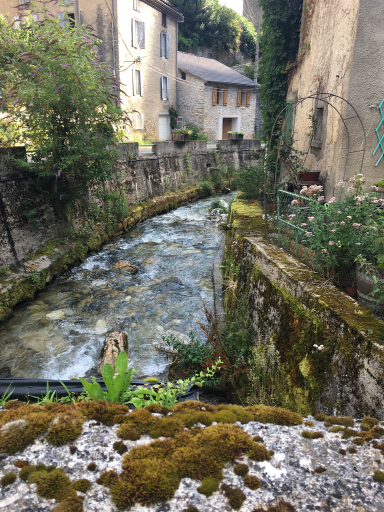 En attendant le passage de la boulangère