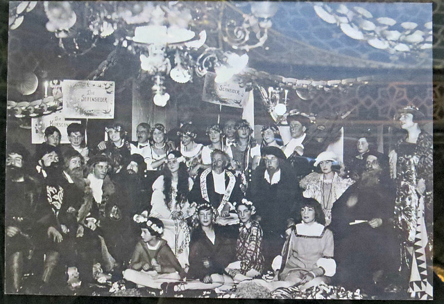 Une fête de Purim à Prague en 1900.