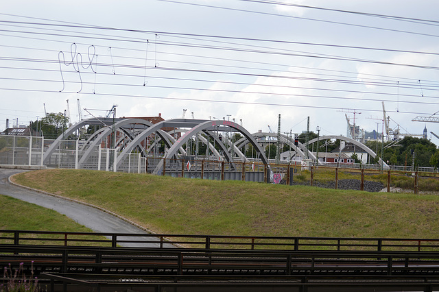 Eisenbahnbrücken in alle Richtungen bei Hamburg-Veddel