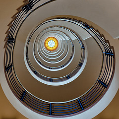 Up and down... Treppenhaus im Brahmskontor - Hamburg (2 x PiP)