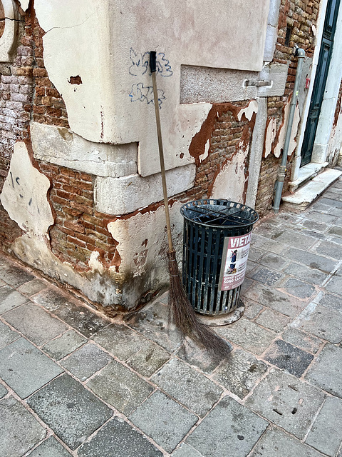 Venice 2022 – Broom