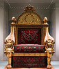 Trône de Napoléon 1er - " Sur le plus haut trône du monde , on est jamais assis que sur son c.. " ( Montaigne )
