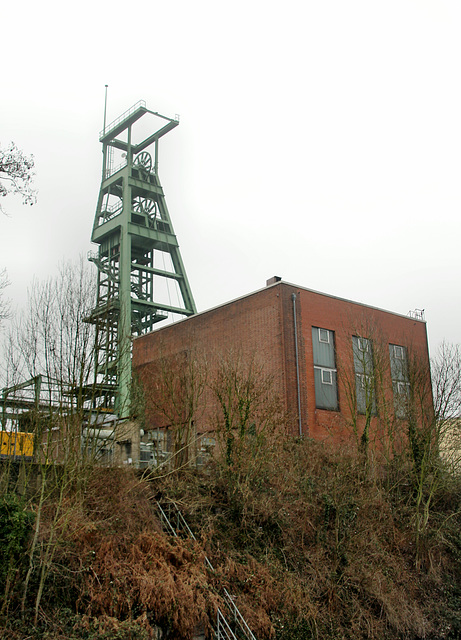 Zeche Heinrich 1/2/3, Fördergerüst über Schacht 3 mit Maschinenhaus (Essen-Überruhr) / 25.01.2019