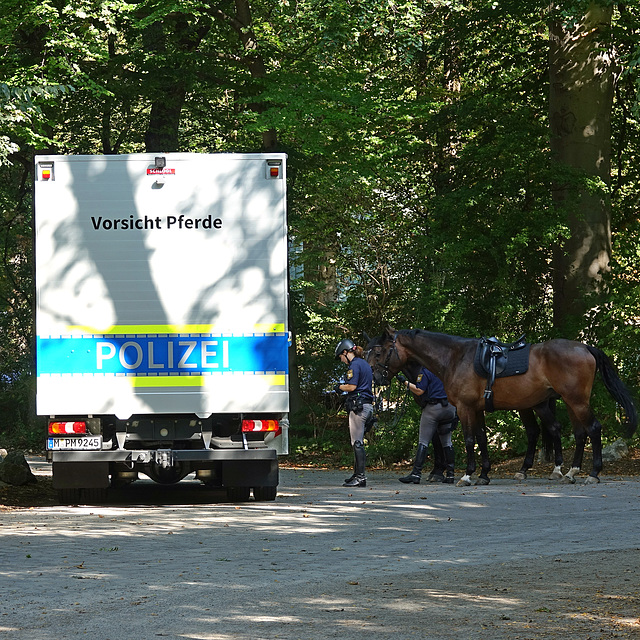 Polizei München (PM) im Englischen Garten :)