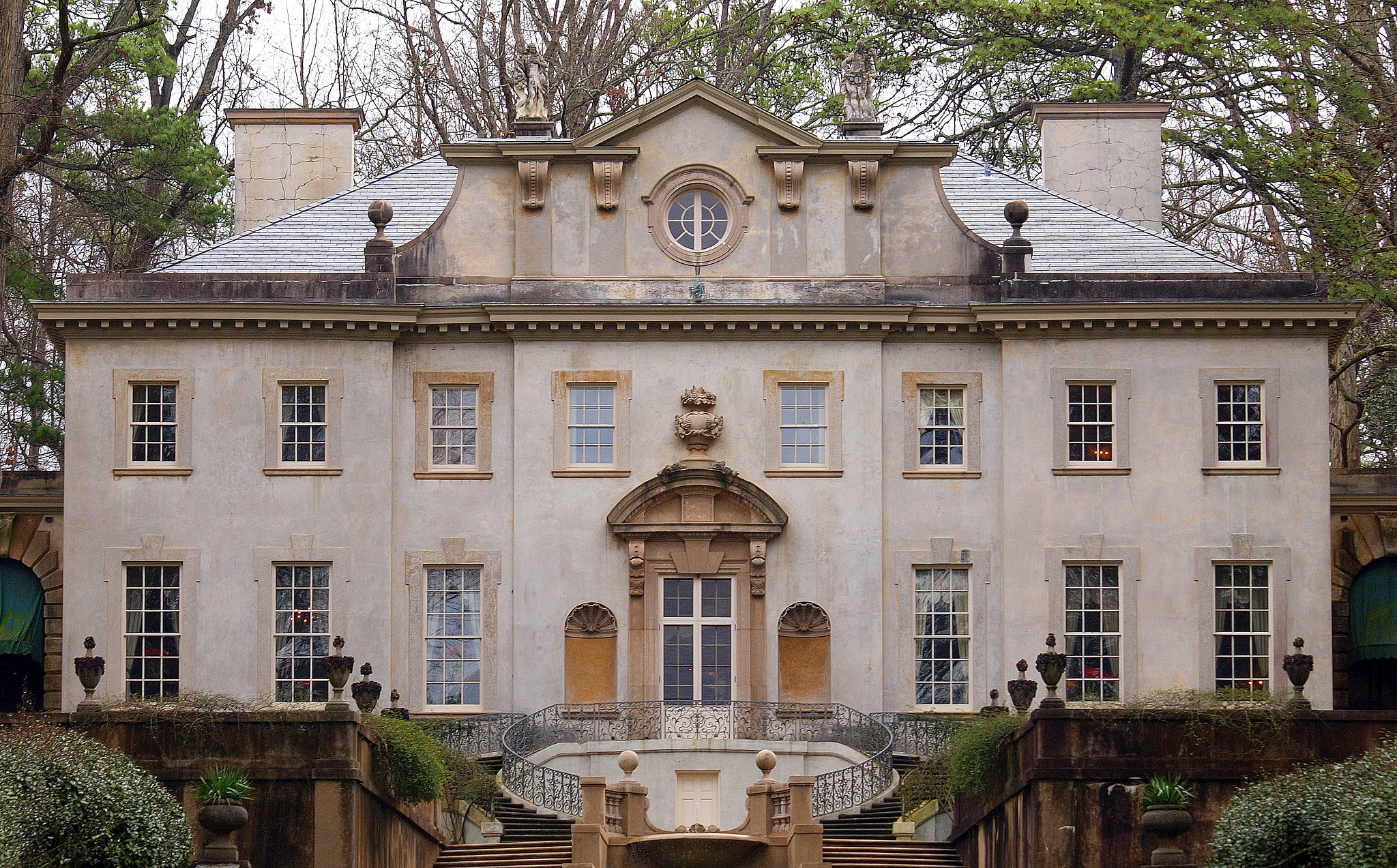 Swan House