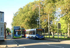 Temporary bus stops in Emmanuel Road, Cambridge for Covid-19 - 1 Sep 2020 (P1070510)