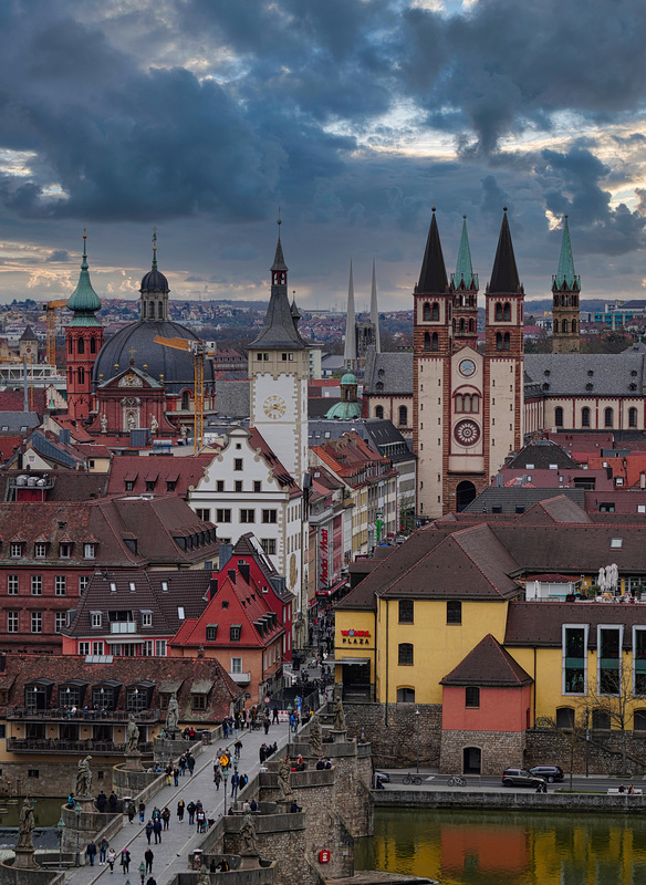 Eine Vieltürme-Stadt ist ... A city of many towers ...