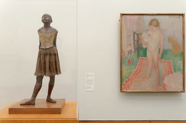 "Petite danseuse de 14 ans" (E. Degas - 1881) et "Portrait de la fille de l'artiste" (Hippolyte Daeye - 1917)