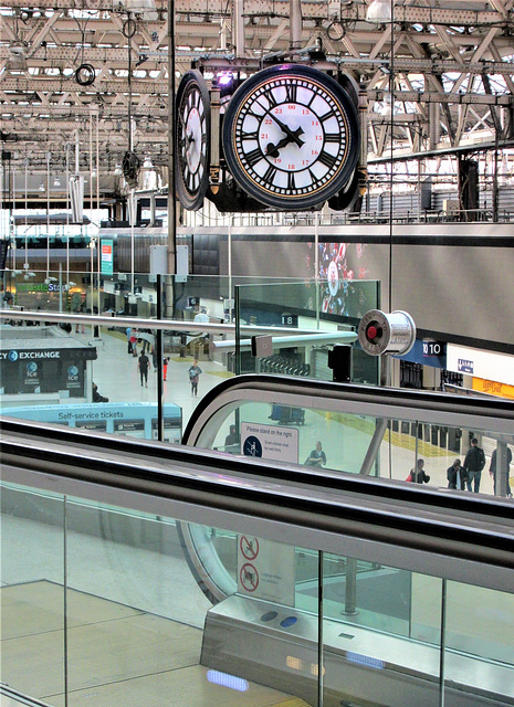 Waterloo clock - Arrival