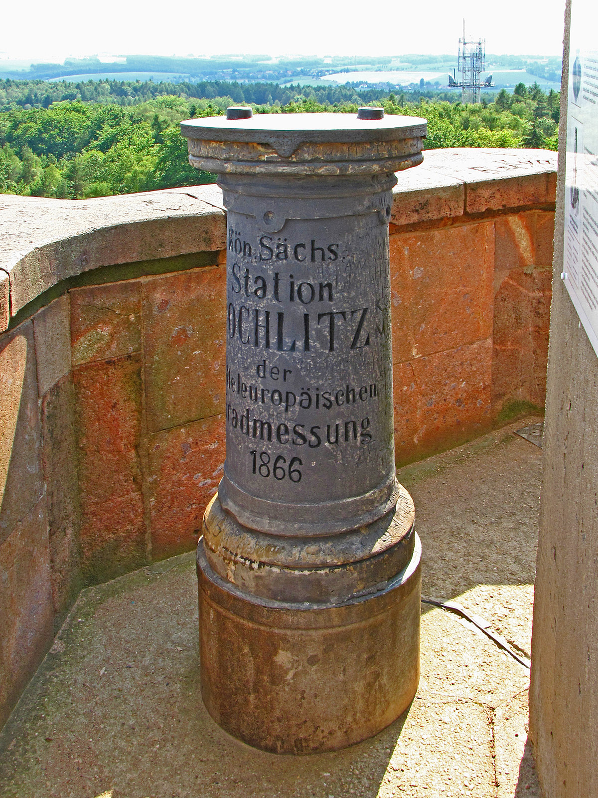 Triangulationspunkt auf dem Rochlitzer Berg