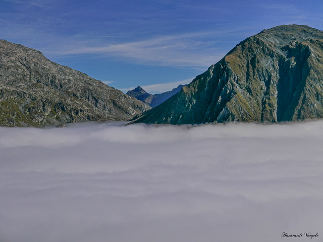 Freiheit Gefühl über dem Nebel