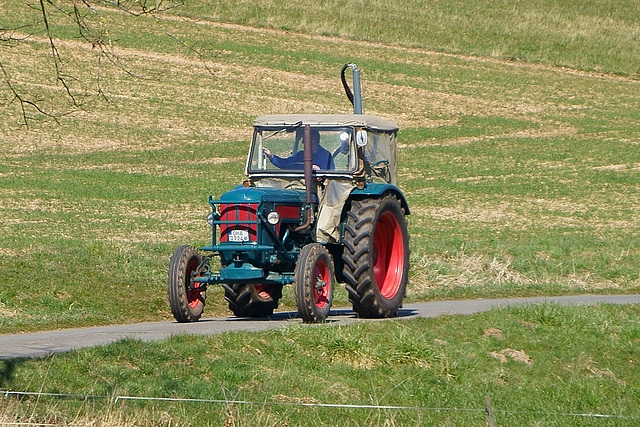 Alter Traktor am Haselberg