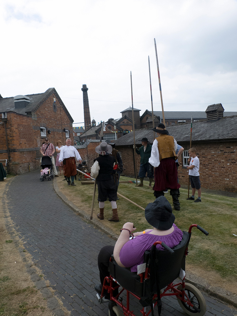 Watching pikemen