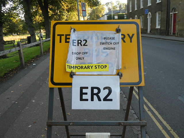 Temporary bus stops in Emmanuel Road, Cambridge for Covid-19 - 1 Sep 2020 (P1070425)