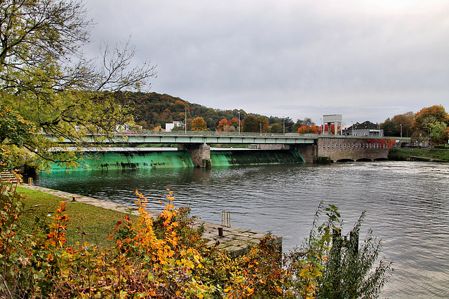 Stauwehr des Kettwiger Ruhrstausees (Essen-Kettwig) / 1.11.2023