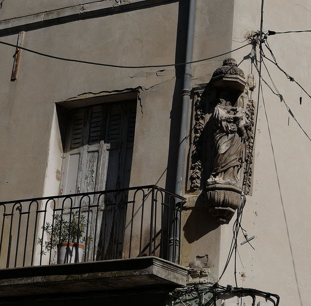 statue décapitée, rue Avignon