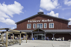 St. Jacobs Farmers' Market - the new building and main courtyard ... P.i.P. (© Buelipix)