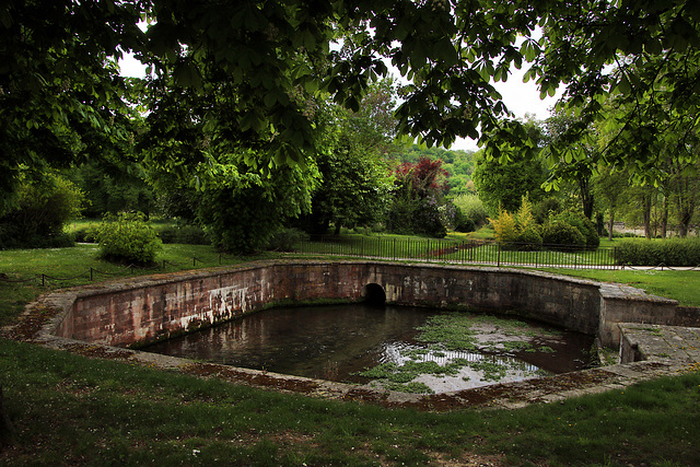 Flânerie dans le parc de l'Abbaye Notre-Dame du Bec-Hellouin , en Normandie