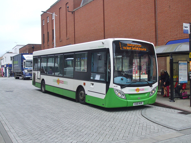 DSCF0108 Stephensons 432 (EU10 NVR) in Bury St. Edmunds - 23 Oct 2017