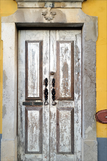 Tavira, Door