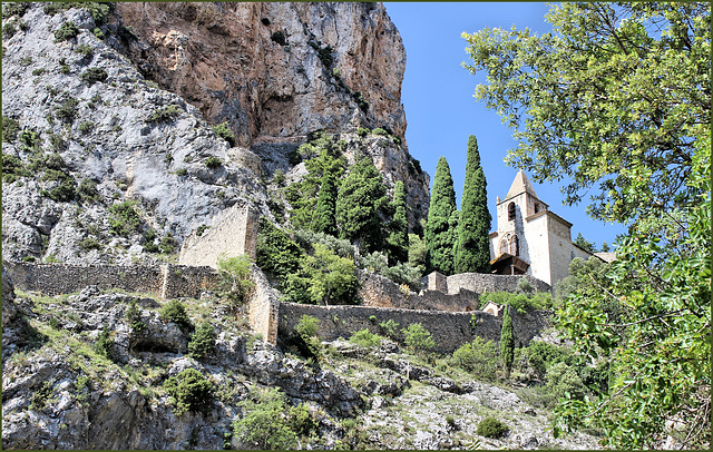 Moustiers-Sainte-Marie (04) 20 juin 2014. Chapelle Notre-Dame-de-Beauvoir.