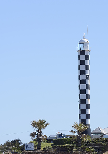 B/W light house