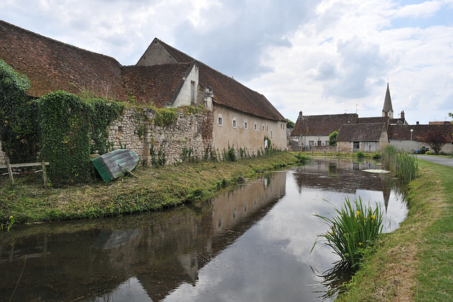 Les douves du château de Chémery