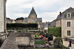 Cycling from Bordeaux Vineyards to the Atlantic Coast / Château de Villandry