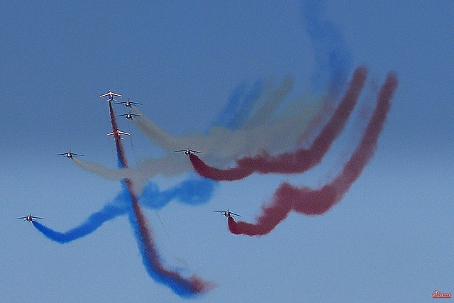 Figure de la Patrouille de France au dessus de la Manche