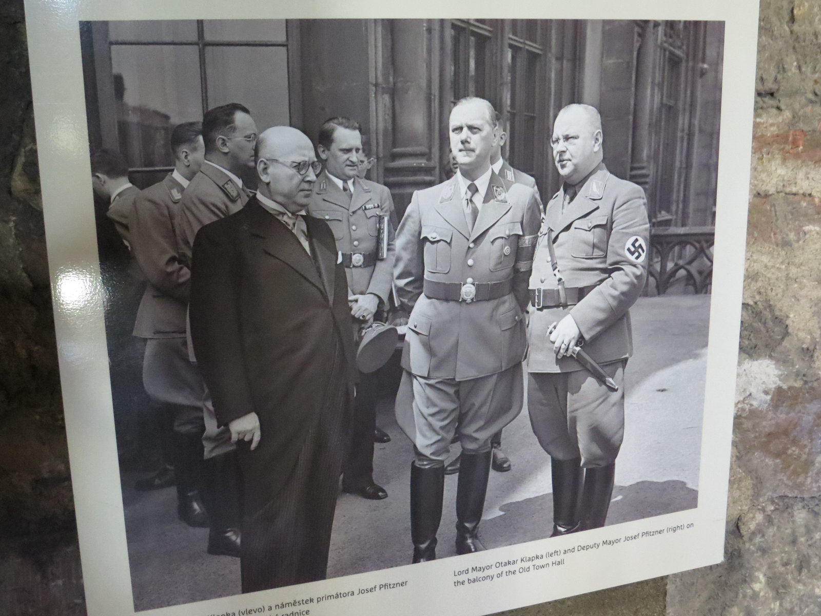 Le maire et les nazis.