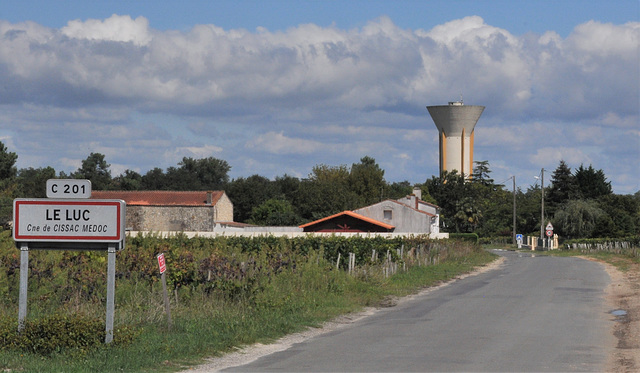 Cycling from Bordeaux Vineyards to the Atlantic Coast/ Le Luc