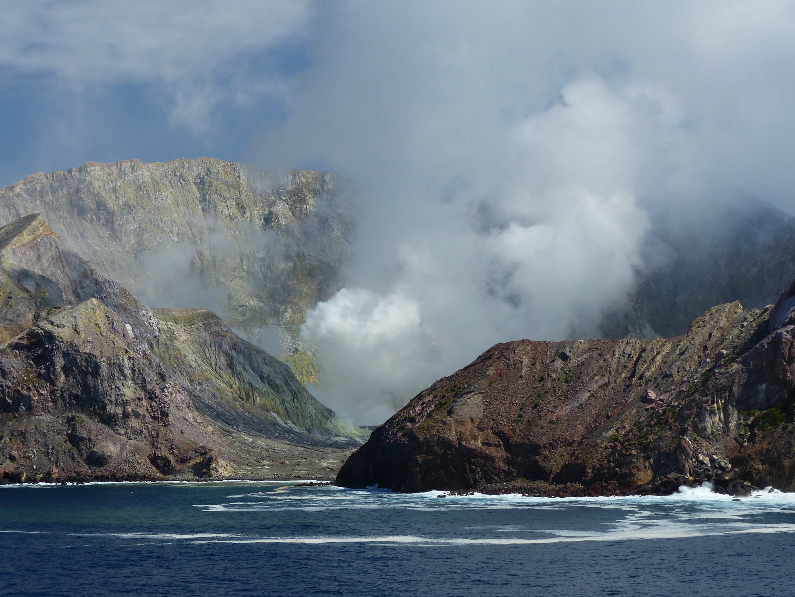 Whakaari/White Island (22) - 25 February 2015